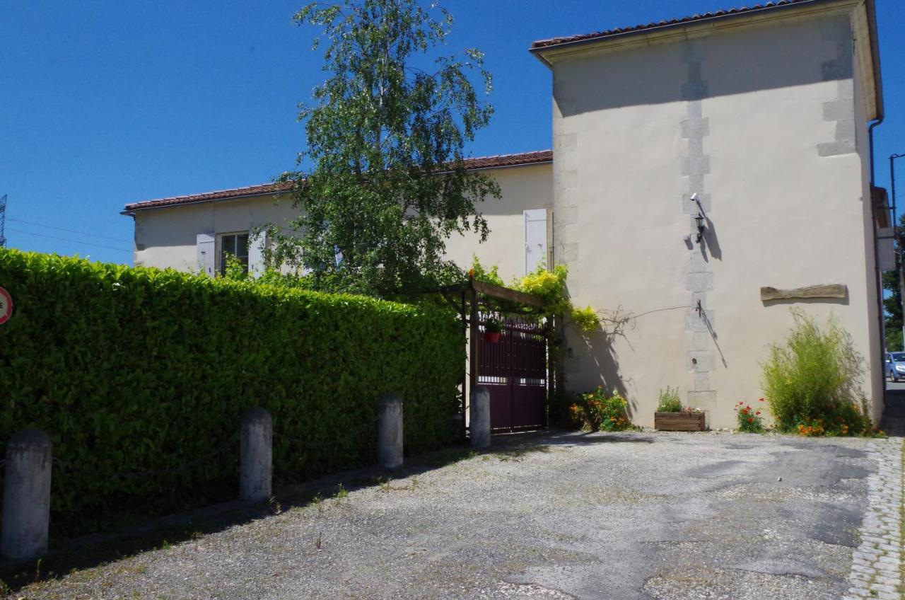 Maison D'Hotes Le Cadran Solaire Courcelles  Exterior foto