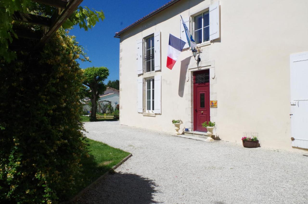 Maison D'Hotes Le Cadran Solaire Courcelles  Exterior foto
