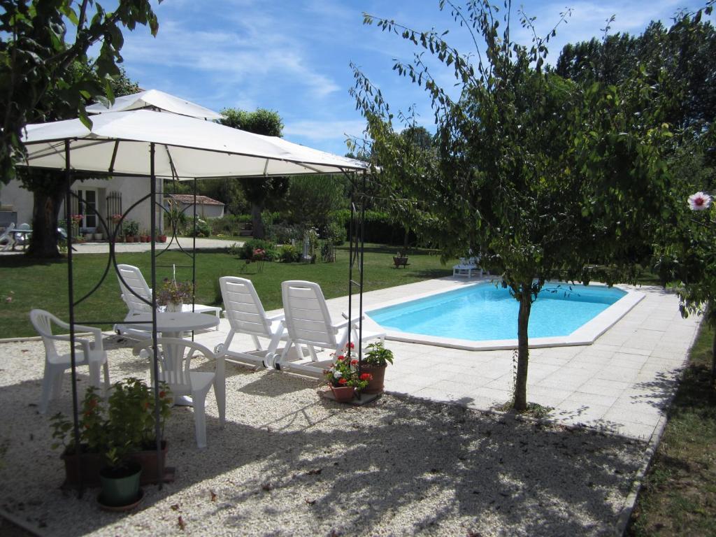 Maison D'Hotes Le Cadran Solaire Courcelles  Exterior foto